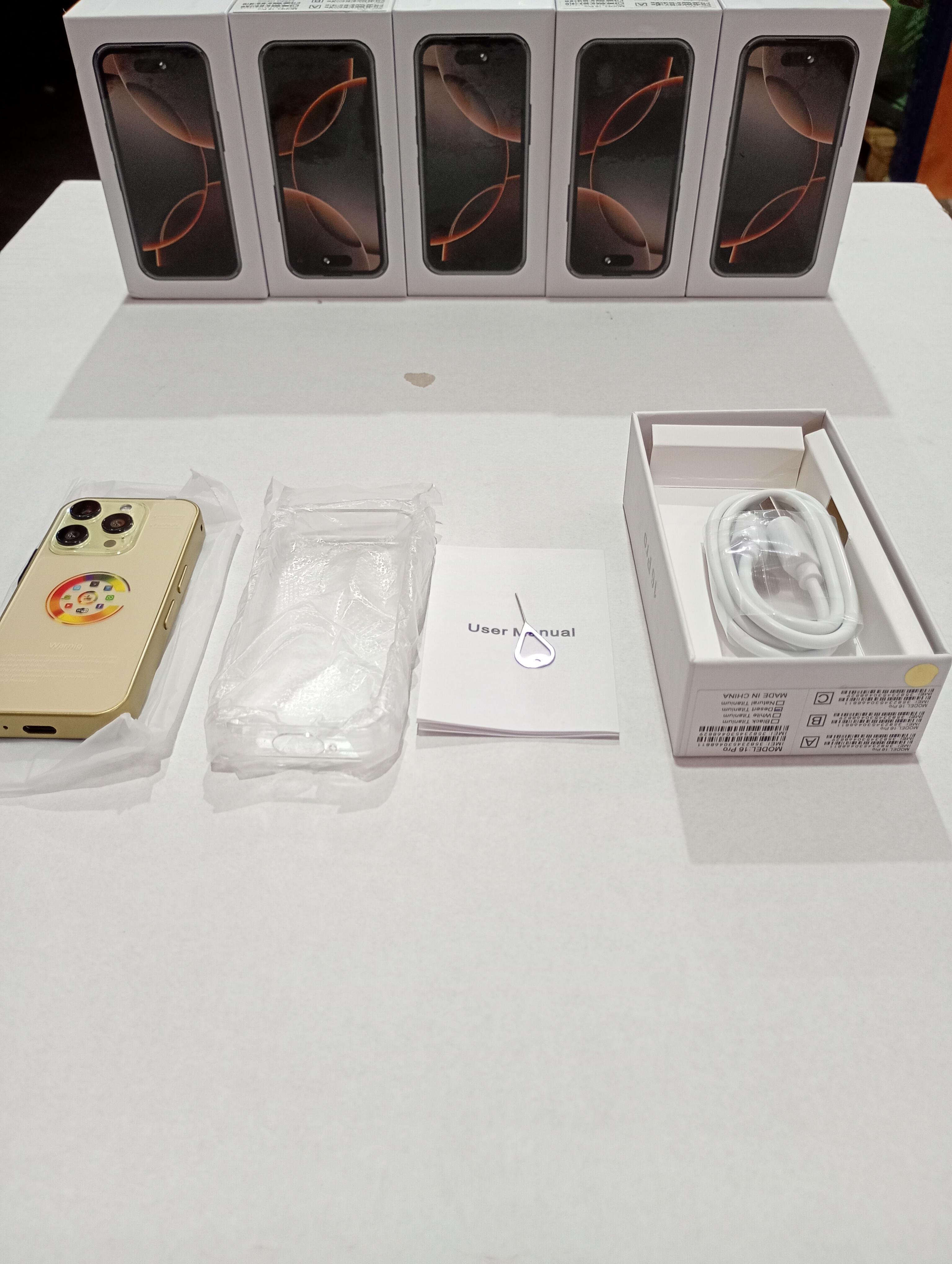 Mini teléfono inteligente oro - additional image 3